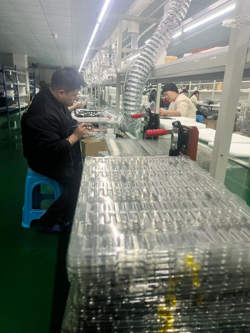 年前趕貨,智能戒指源頭工廠 生產(chǎn)中#智能戒指 #戒指控 #工 - 抖音